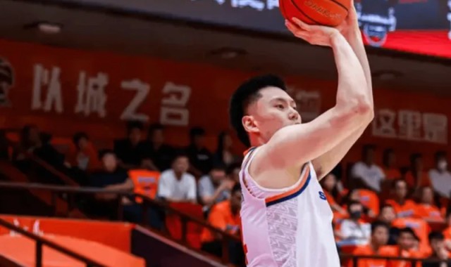 华体会官网-李弘权出战28分钟，投篮5中2得到5分4篮板3助攻2抢断2盖帽